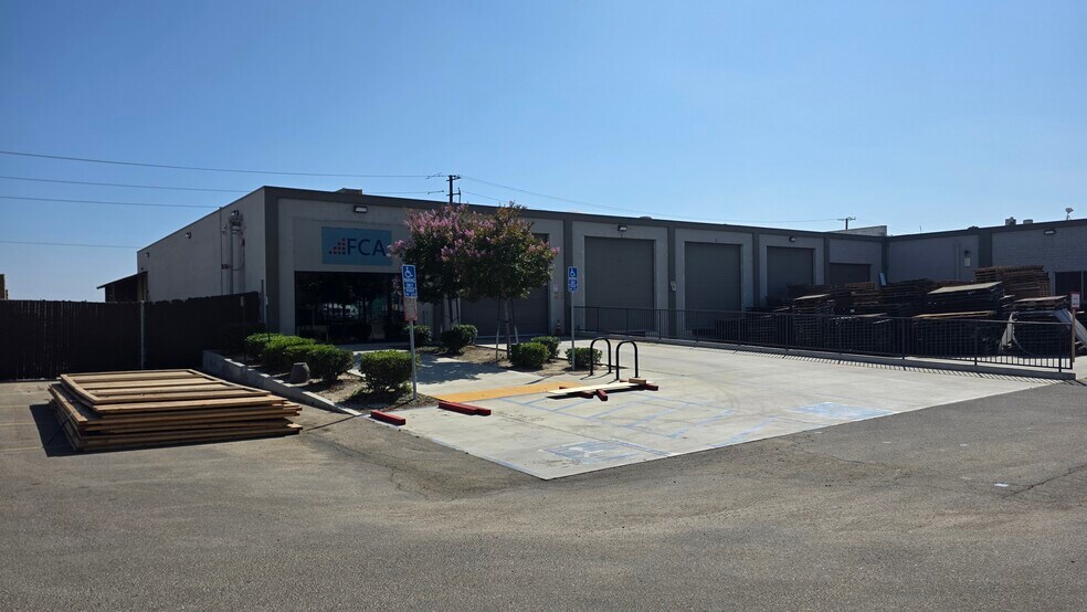3810 Transport St, Ventura, CA à louer - Photo de l’immeuble – Image 1 sur 4