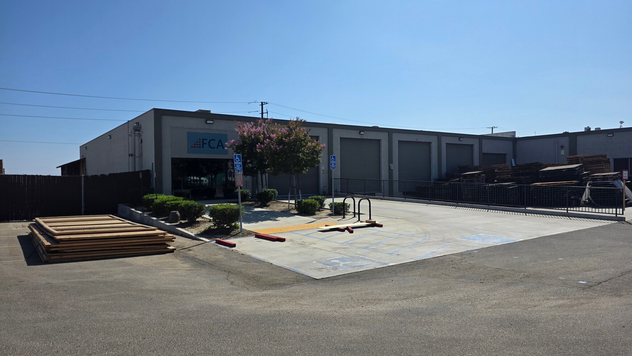 3810 Transport St, Ventura, CA à louer Photo de l’immeuble– Image 1 sur 5