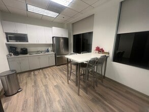 835 Wilshire Blvd, Los Angeles, CA à louer Photo intérieure– Image 2 sur 5