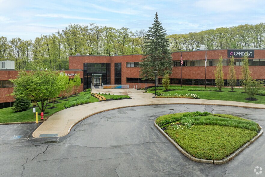 251 Locke Dr, Marlborough, MA à louer - Photo de l’immeuble – Image 2 sur 20