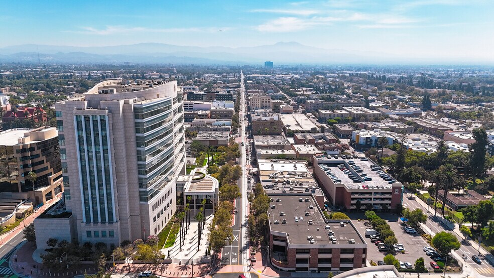 410 W 4th St, Santa Ana, CA à vendre - Photo de l’immeuble – Image 3 sur 17