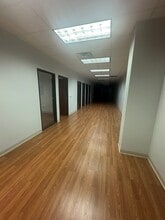 5860 S Pecos Rd, Las Vegas, NV à vendre Photo intérieure– Image 2 sur 11