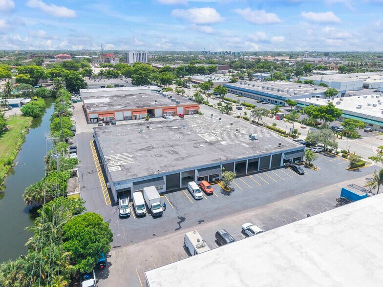 1703-1747 NW 38th Ave, Lauderhill, FL à louer - Photo de l’immeuble – Image 3 sur 4