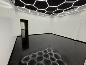 4405-4407 1/2 W Jefferson Blvd, Los Angeles, CA à louer Photo intérieure– Image 2 sur 5