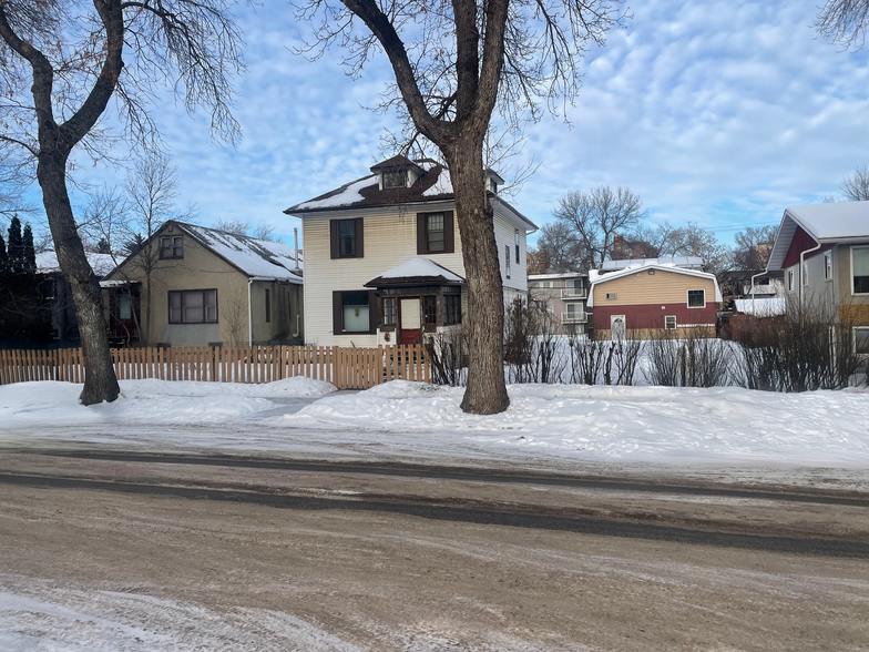 10034 84 Av NW, Edmonton, AB à vendre - Photo principale – Image 1 sur 5