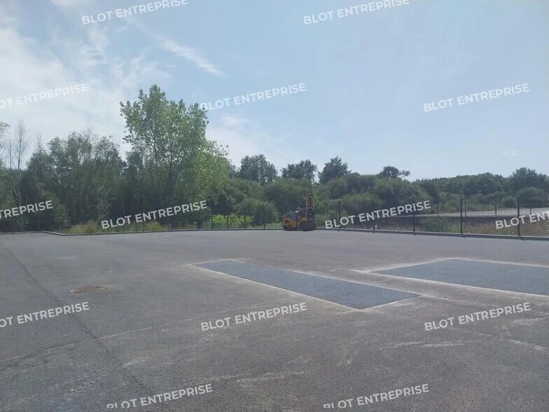 Local d’activités dans Saint-Évarzec à louer - Photo de l’immeuble – Image 3 sur 5