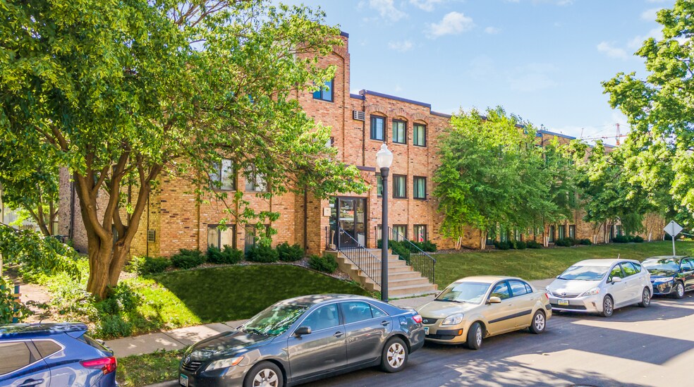 2631 Columbus Ave, Minneapolis, MN à vendre - Photo de l’immeuble – Image 1 sur 6