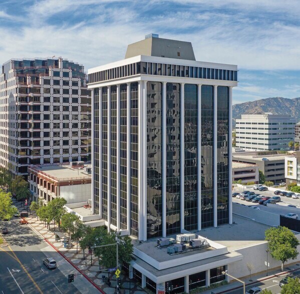 535 N Brand Blvd, Glendale, CA à louer - Photo de l’immeuble – Image 1 sur 3