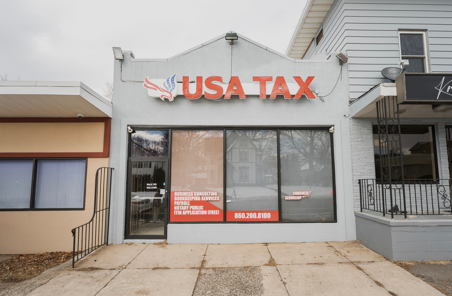 385 W Main St, New Britain, CT à louer - Photo de l’immeuble – Image 1 sur 9