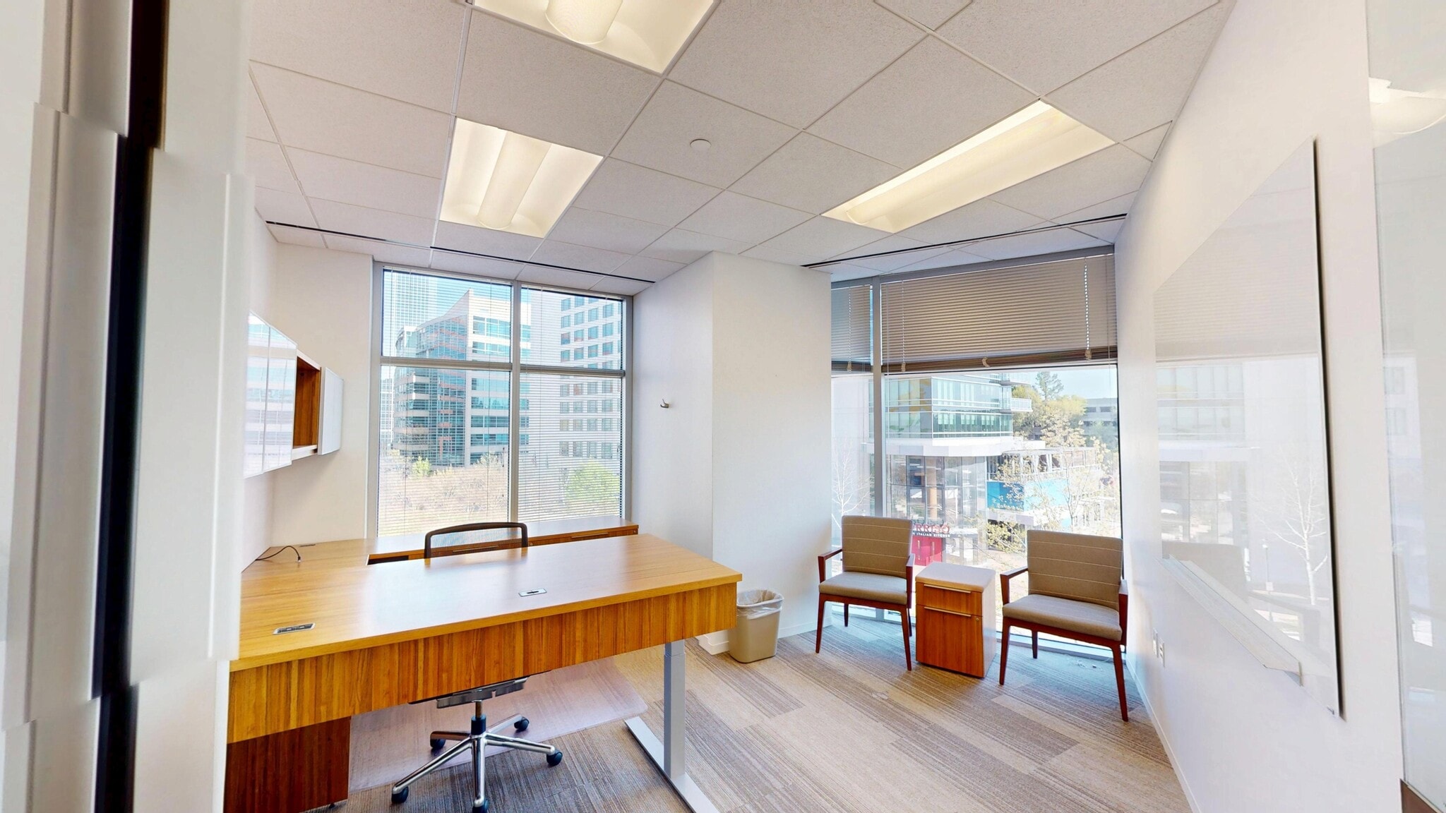 24 Waterway Ave, The Woodlands, TX à louer Photo intérieure– Image 1 sur 4