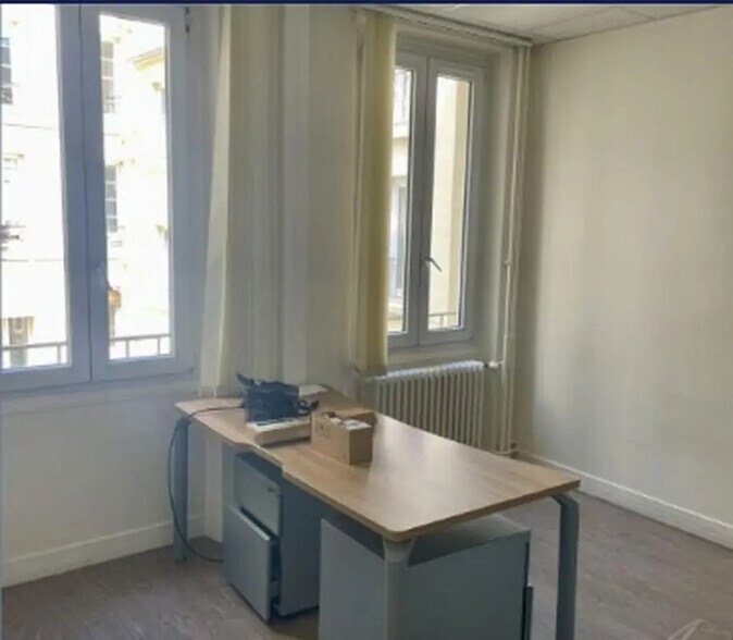 Bureau dans Versailles à louer - Photo de l’immeuble – Image 2 sur 3