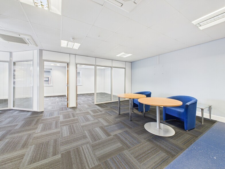 Abercrombie Ct, Westhill à louer - Photo de l’immeuble – Image 3 sur 6