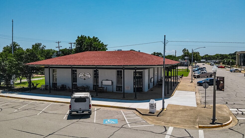302 S Magnolia St, Hearne, TX à vendre - Photo de l’immeuble – Image 2 sur 12