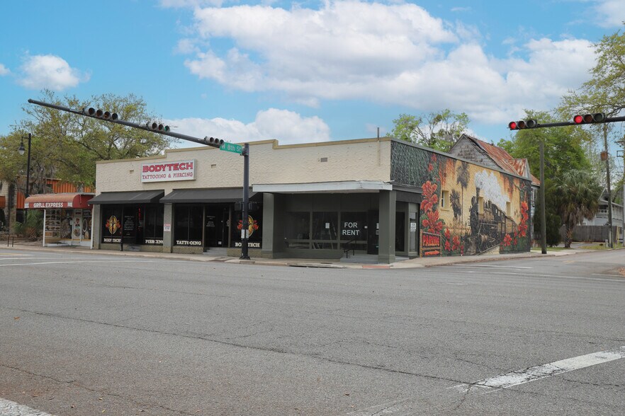 802 W University Ave, Gainesville, FL à louer - Photo de l’immeuble – Image 1 sur 7