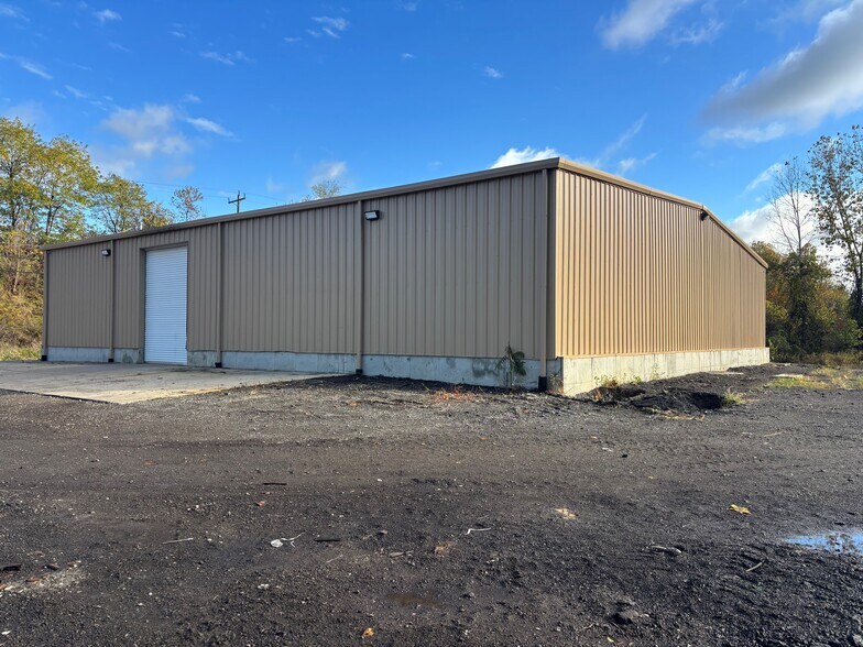 8419 Noblestown Rd, Mc Donald, PA à louer - Photo de l’immeuble – Image 2 sur 6