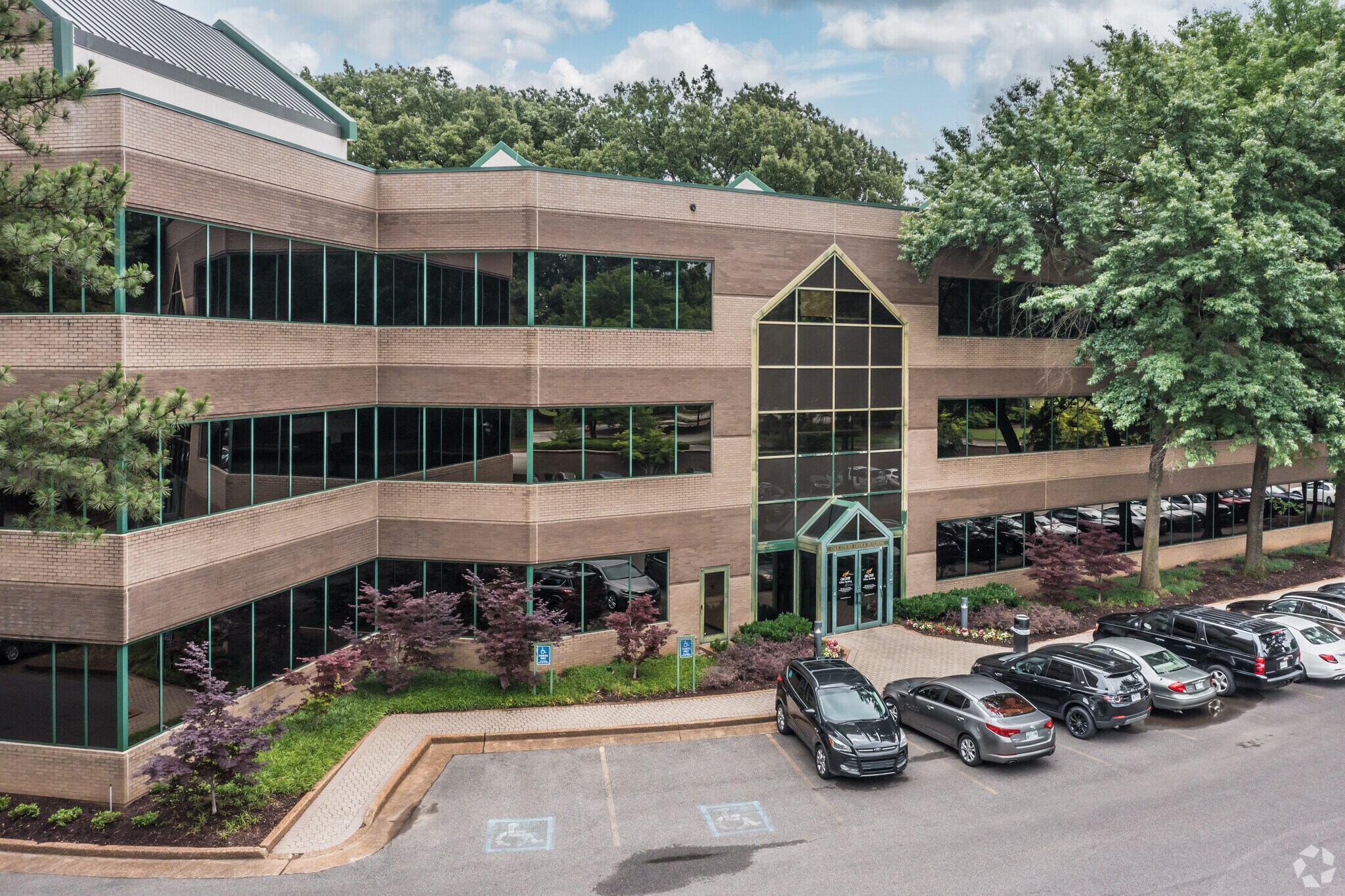 530 Oak Court Dr, Memphis, TN à louer Photo principale– Image 1 sur 15