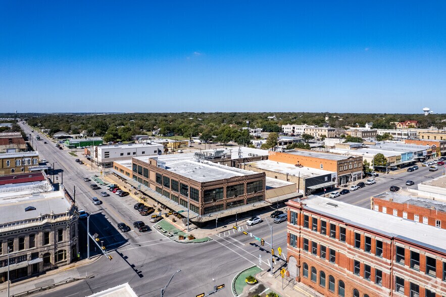 201 N Main St, Taylor, TX à vendre - Aérien – Image 2 sur 61