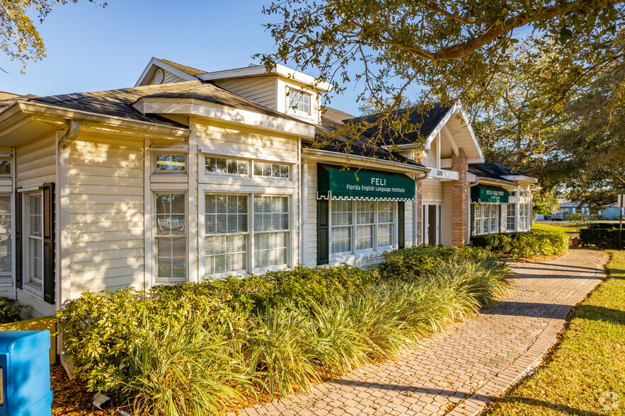 201 Douglas Ave, Dunedin, FL à louer - Photo principale – Image 1 sur 7