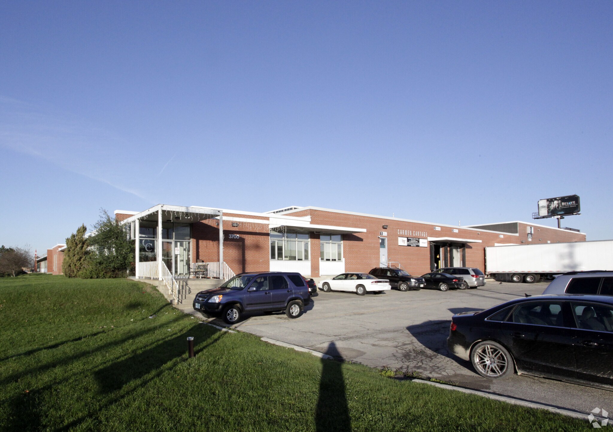 84 Kenhar Dr, Toronto, ON à louer Photo de l’immeuble– Image 1 sur 3