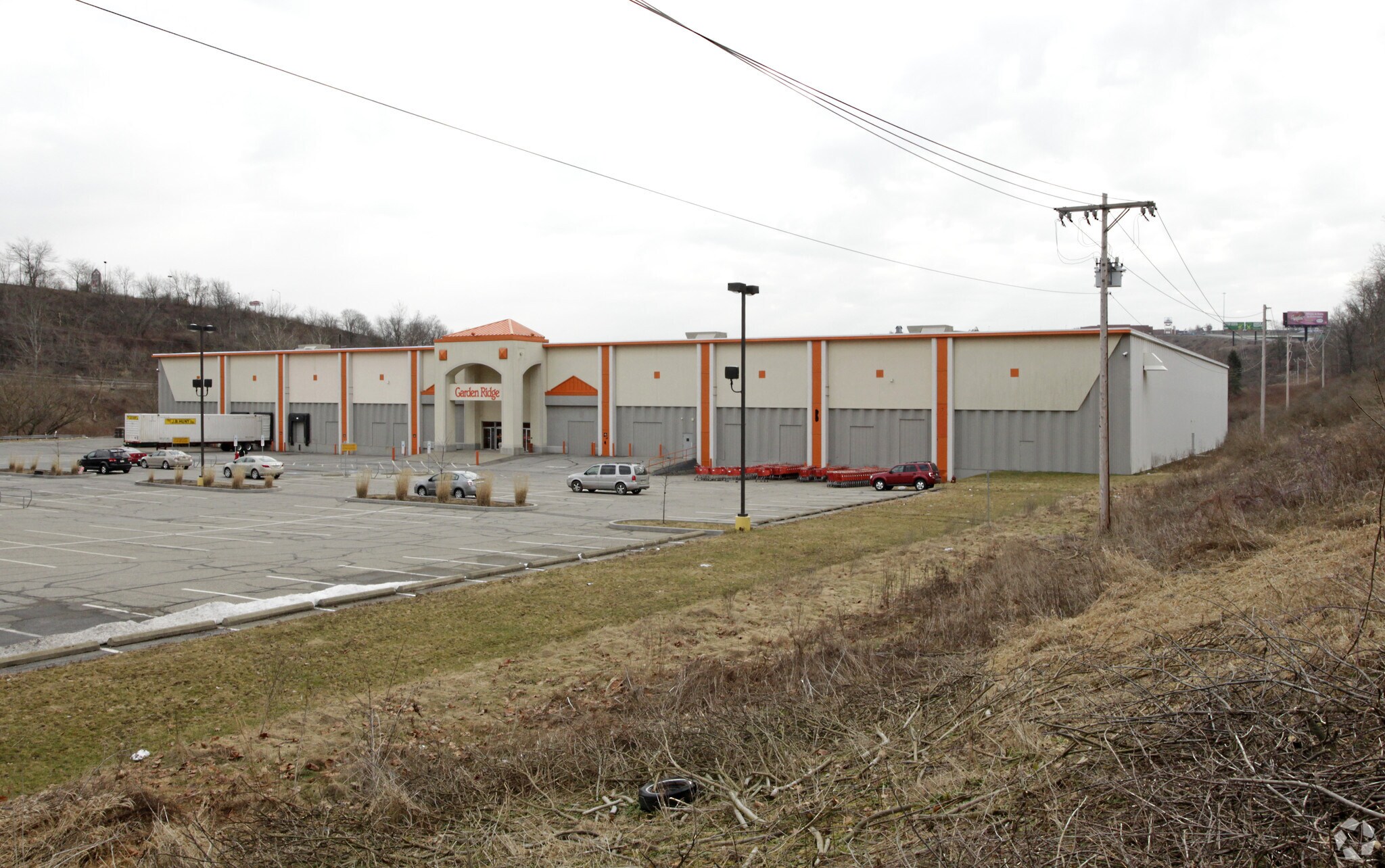 2000 Casteel Dr, Coraopolis, PA à louer Photo principale– Image 1 sur 8