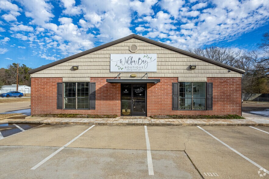 6724 Paluxy Dr, Tyler, TX à louer - Photo de l’immeuble – Image 3 sur 36