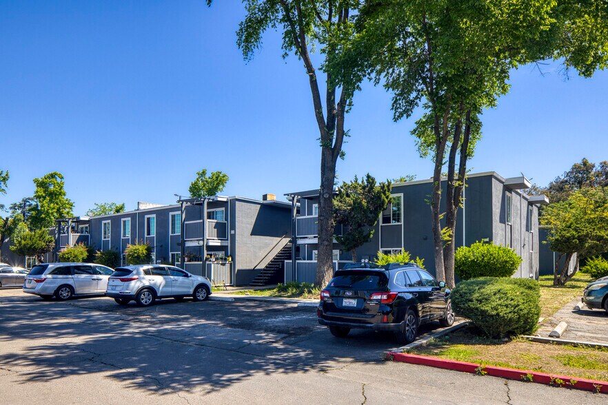 6267 Martin Luther King Jr Blvd, Sacramento, CA à vendre - Photo principale – Image 1 sur 17
