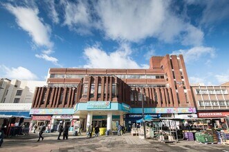 132 Lewisham High St, Londres à louer Photo de l’immeuble– Image 1 sur 12