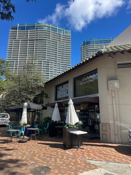 2113 Kalakaua Ave, Honolulu, HI à louer - Photo de l’immeuble – Image 2 sur 3