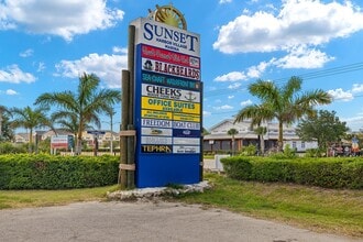 3444 Marinatown Ln, North Fort Myers, FL à louer Photo intérieure– Image 1 sur 14