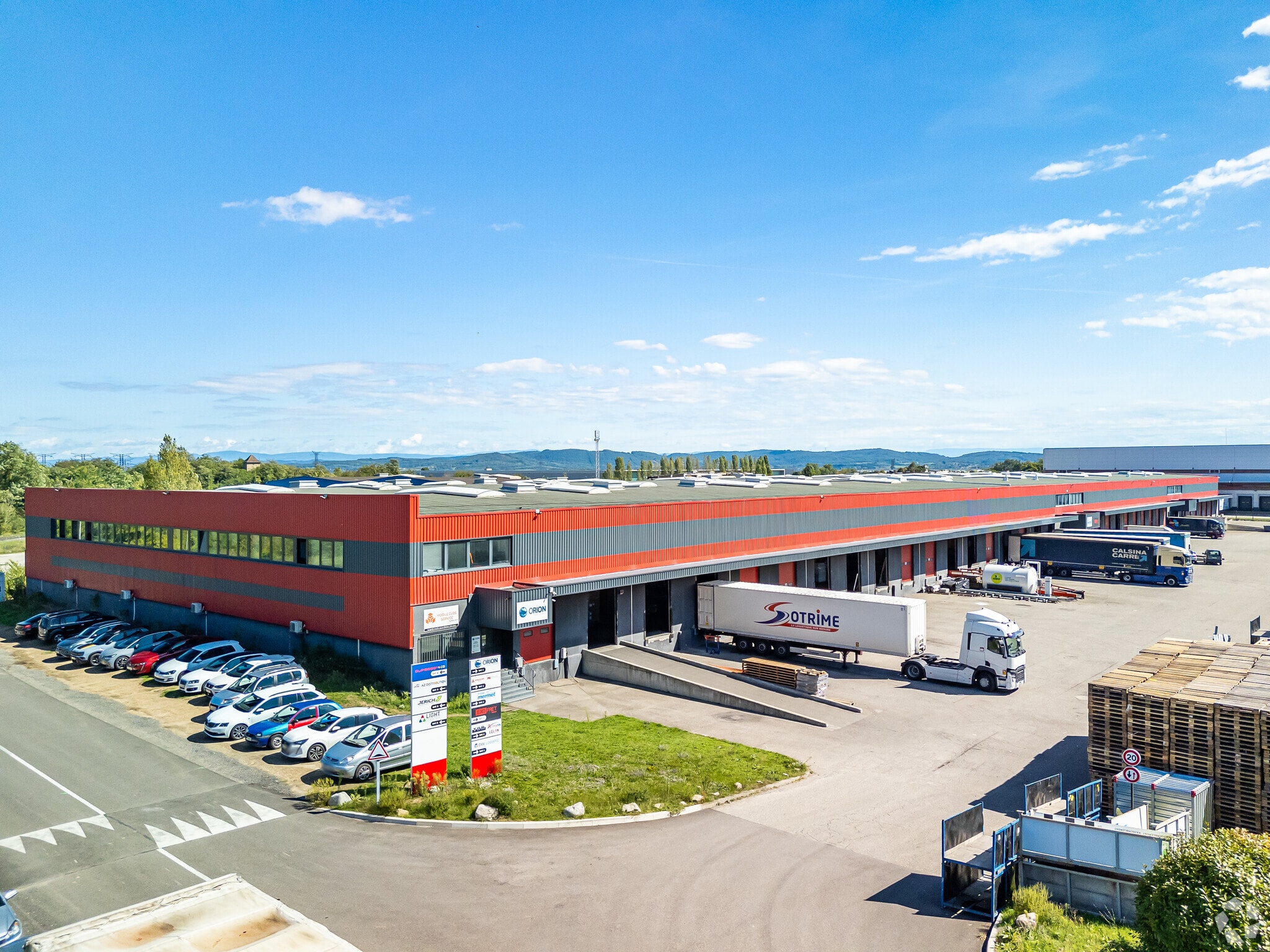 Industriel/Logistique dans Saint-Quentin-Fallavier à vendre Photo de l’immeuble– Image 1 sur 4