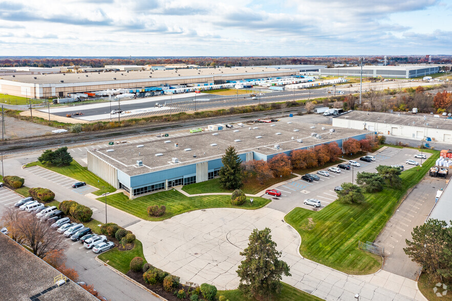 13115-13131 Waco Dr, Livonia, MI à louer - Aérien – Image 2 sur 5