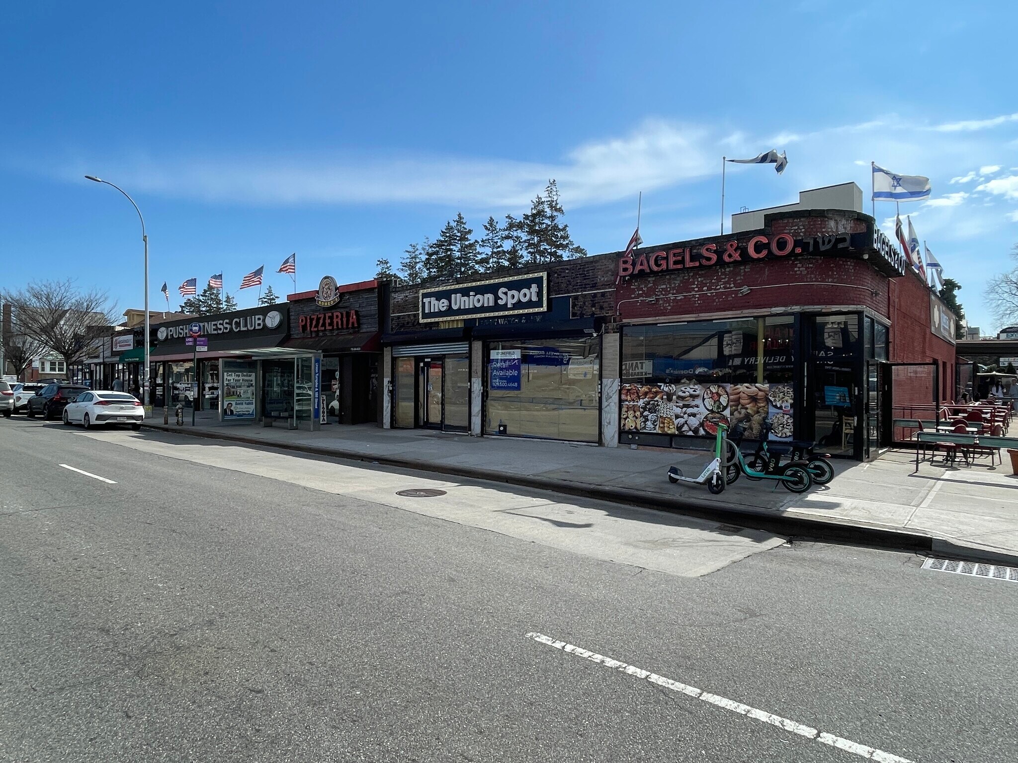 18806 Union Tpke, Fresh Meadows, NY à louer Photo principale– Image 1 sur 2