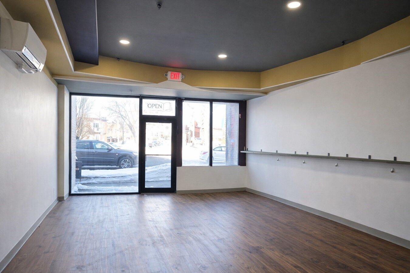 3 S Main St, Orange, MA 01364 - Lot 3 - - Photo intérieure - Image 2 of 7