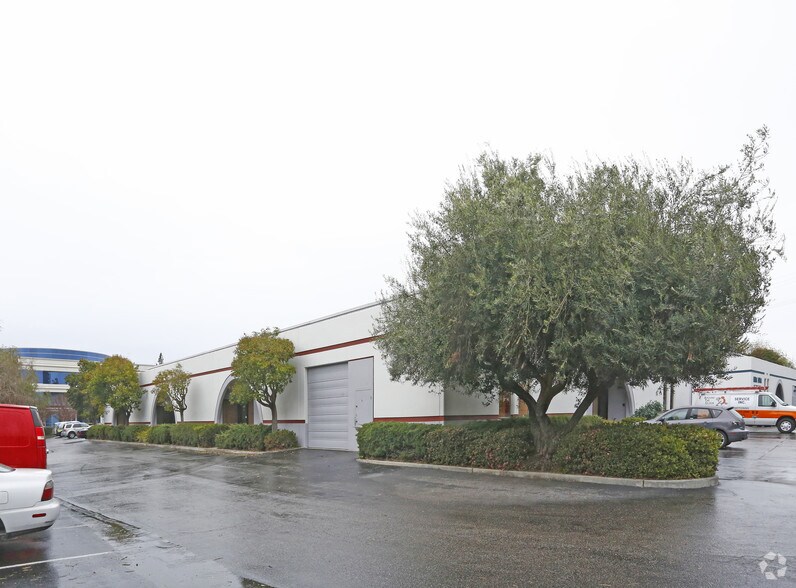 1180 Miraloma Way, Sunnyvale, CA à louer - Photo de l’immeuble – Image 3 sur 4