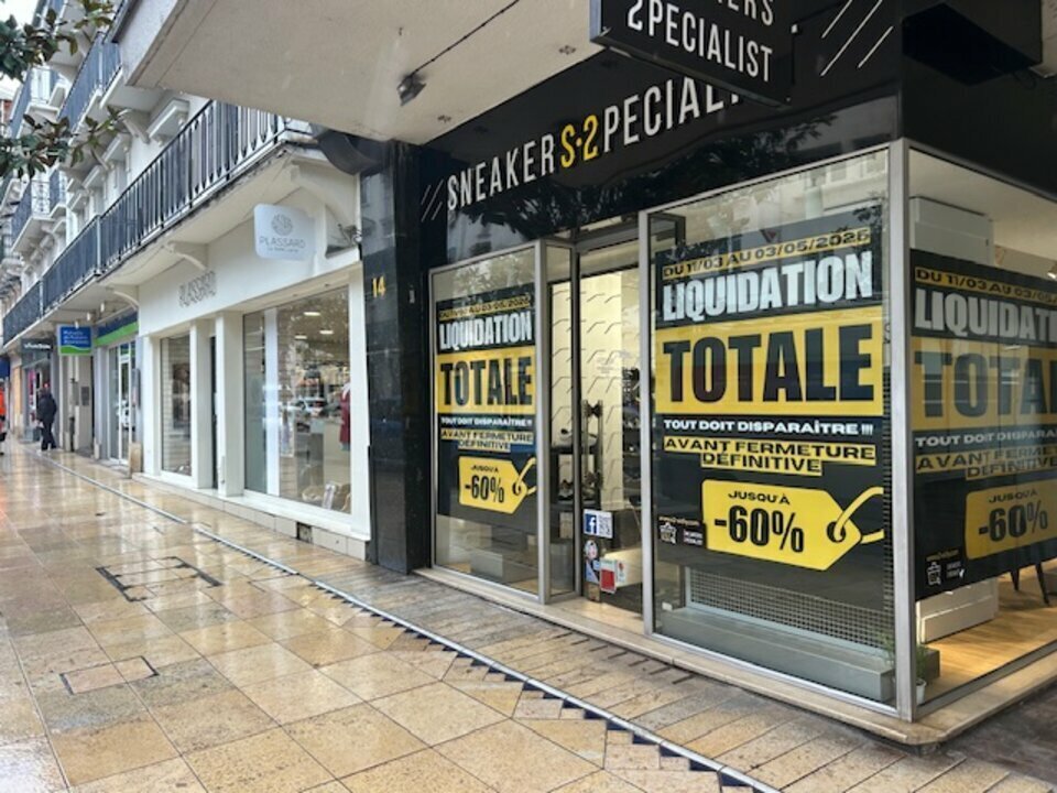 Local commercial dans Vichy à louer Photo de l’immeuble– Image 1 sur 4