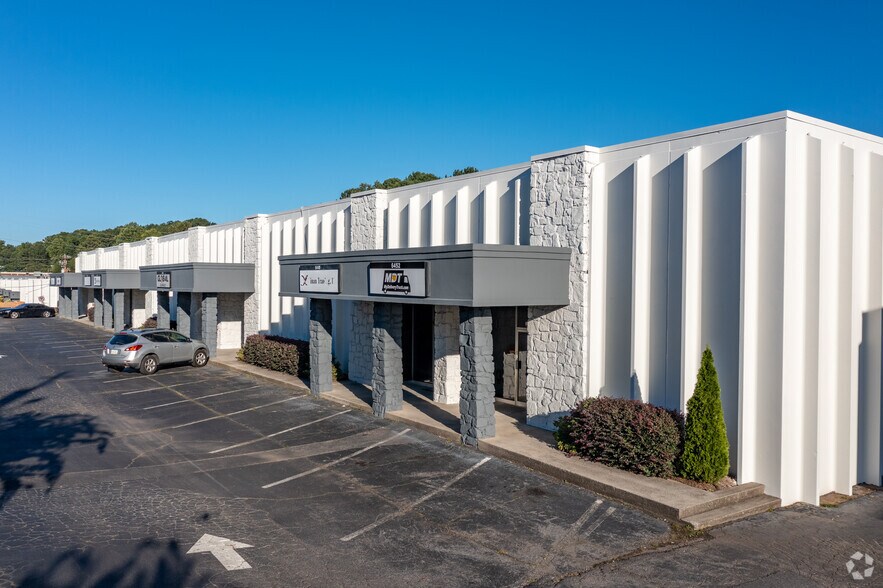 6452 Warren Dr, Norcross, GA à louer - Photo principale – Image 1 sur 7