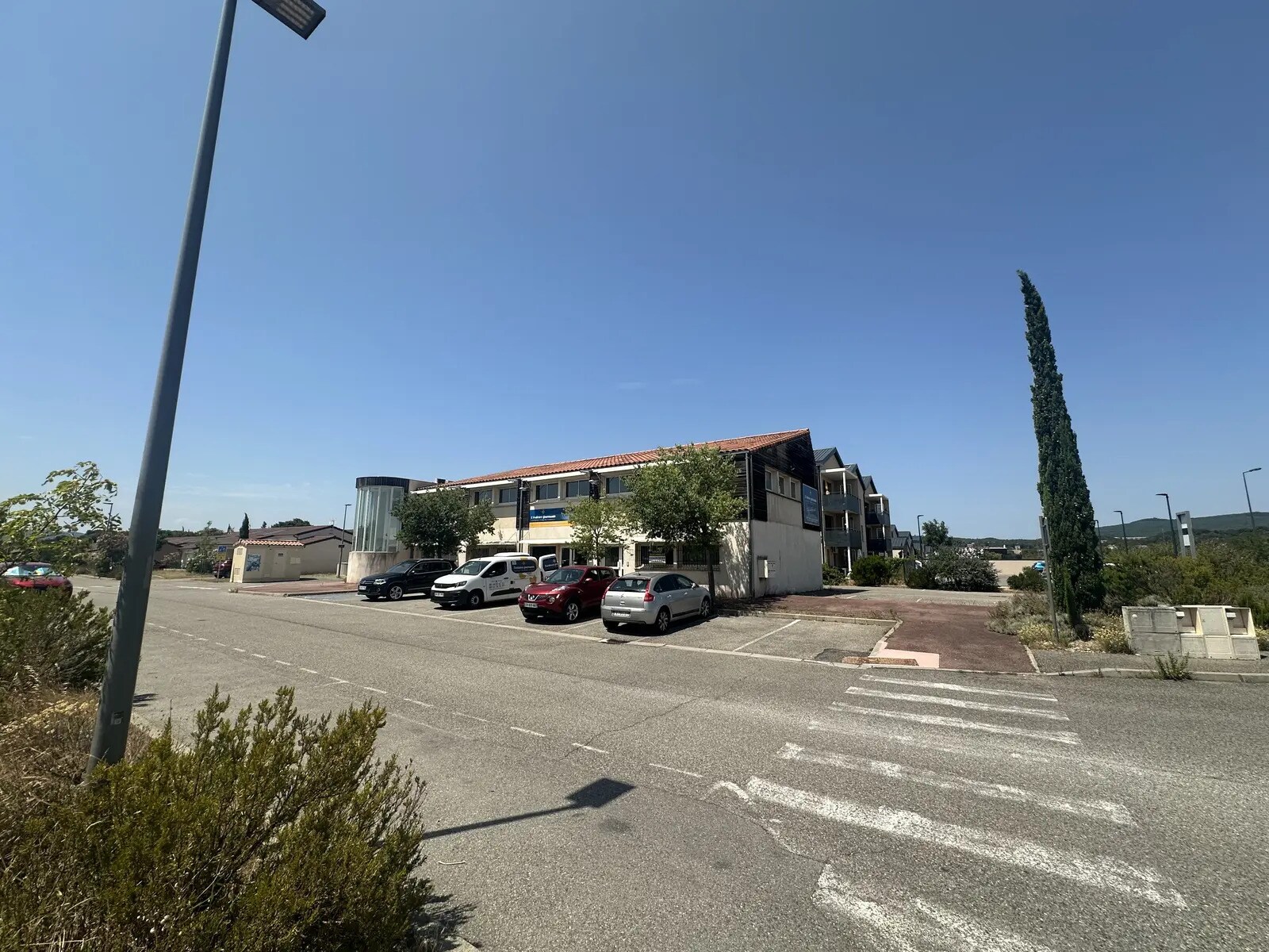 325 Avenue Jean Moulin, Donzère à louer Photo principale– Image 1 sur 12