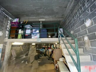 Plus de détails pour Local commercial à louer