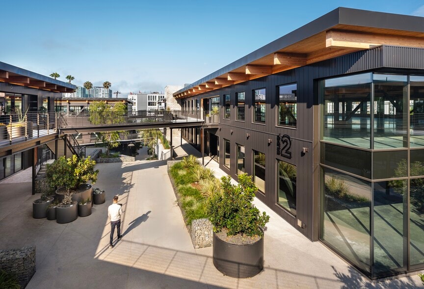 4204 Glencoe Ave, Marina Del Rey, CA à louer - Photo de l’immeuble – Image 2 sur 10