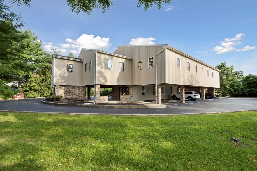 558 W Uwchlan Ave, Exton, PA à louer - Photo de l’immeuble – Image 2 sur 26