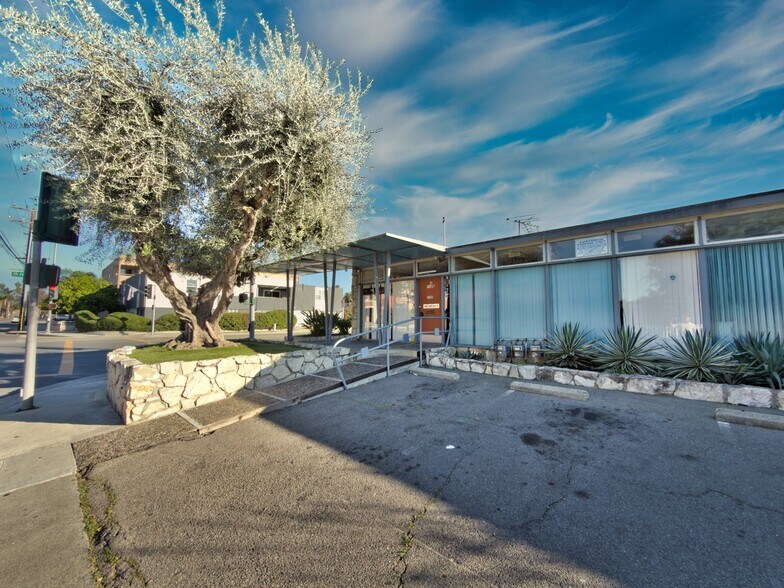 1126 N Flower St, Santa Ana, CA à vendre - Photo de l’immeuble – Image 2 sur 20
