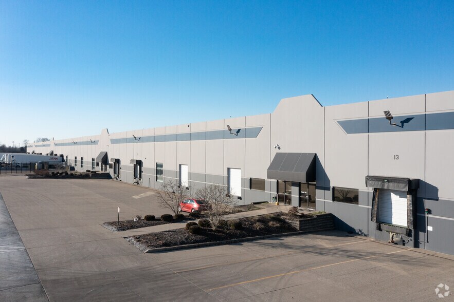 9200 Brookfield Ct, Florence, KY à louer - Photo de l’immeuble – Image 1 sur 5