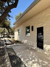 2440 E Highway 290, Dripping Springs, TX à louer Photo de l’immeuble– Image 2 sur 4