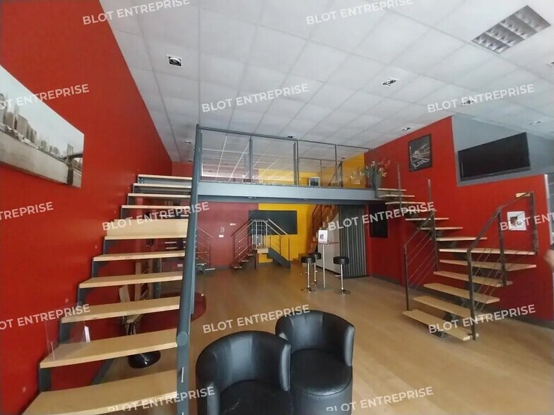 Local d’activités dans Theix-Noyalo à louer - Photo de l’immeuble – Image 2 sur 8