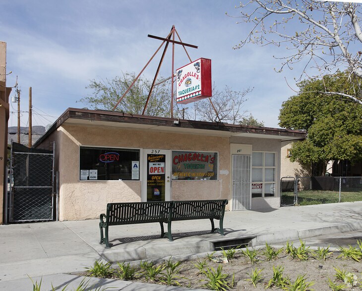 257-261 E Main St, San Jacinto, CA à vendre - Photo de l’immeuble – Image 3 sur 9