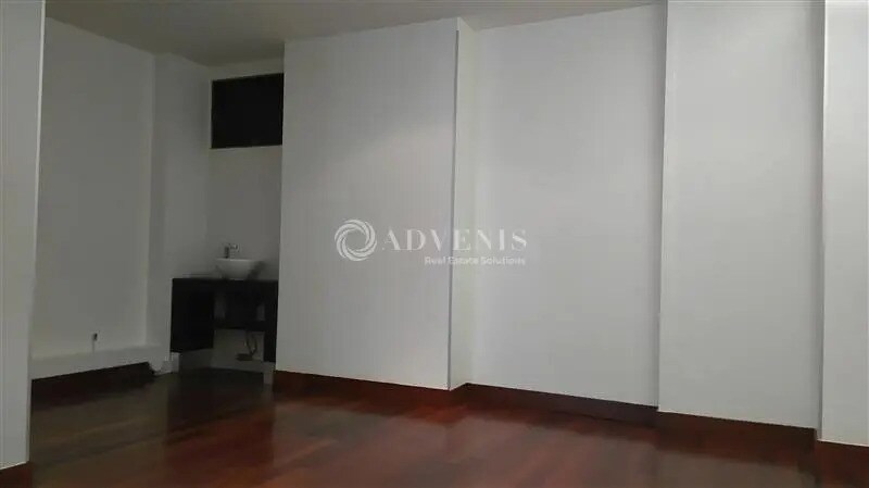 Local commercial dans Paris à louer - Photo de l’immeuble – Image 2 sur 12