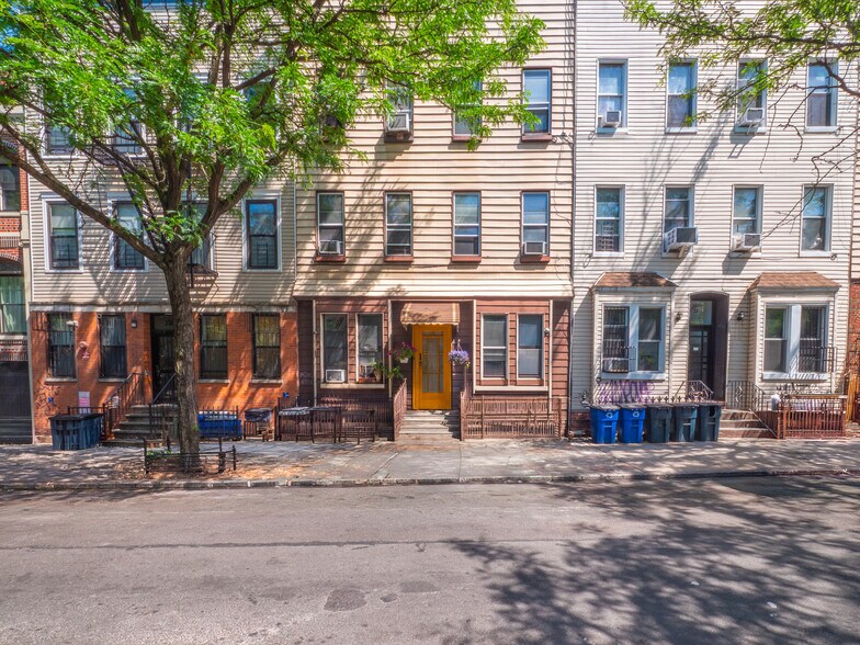 236 Suydam St, Brooklyn, NY à vendre - Photo de l’immeuble – Image 2 sur 25