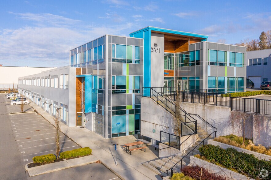 8331 Eastlake Dr, Burnaby, BC à louer - Photo principale – Image 1 sur 11