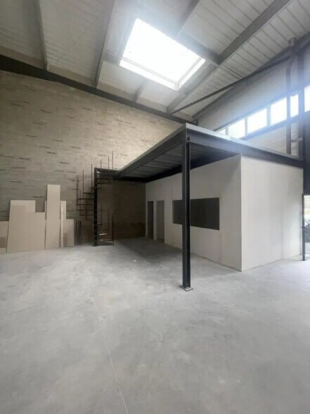Industriel/Logistique dans Beychac-et-Caillau à louer - Photo de l’immeuble – Image 3 sur 3