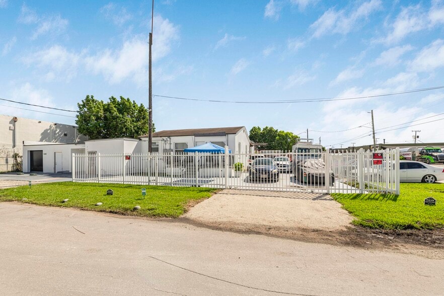 3705 NW 35th Ave, Miami, FL à vendre - Photo de l’immeuble – Image 3 sur 42